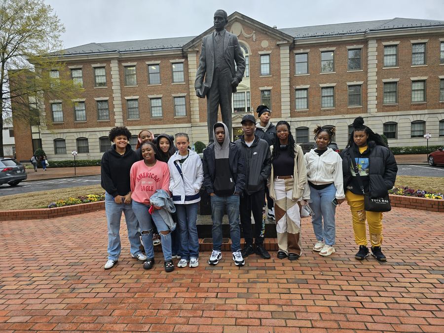 Y-KNOT students on a college campus tour